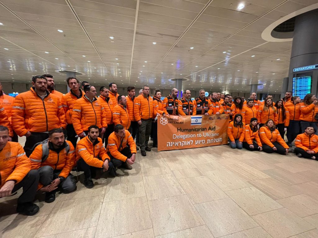The second group leaving Israel.